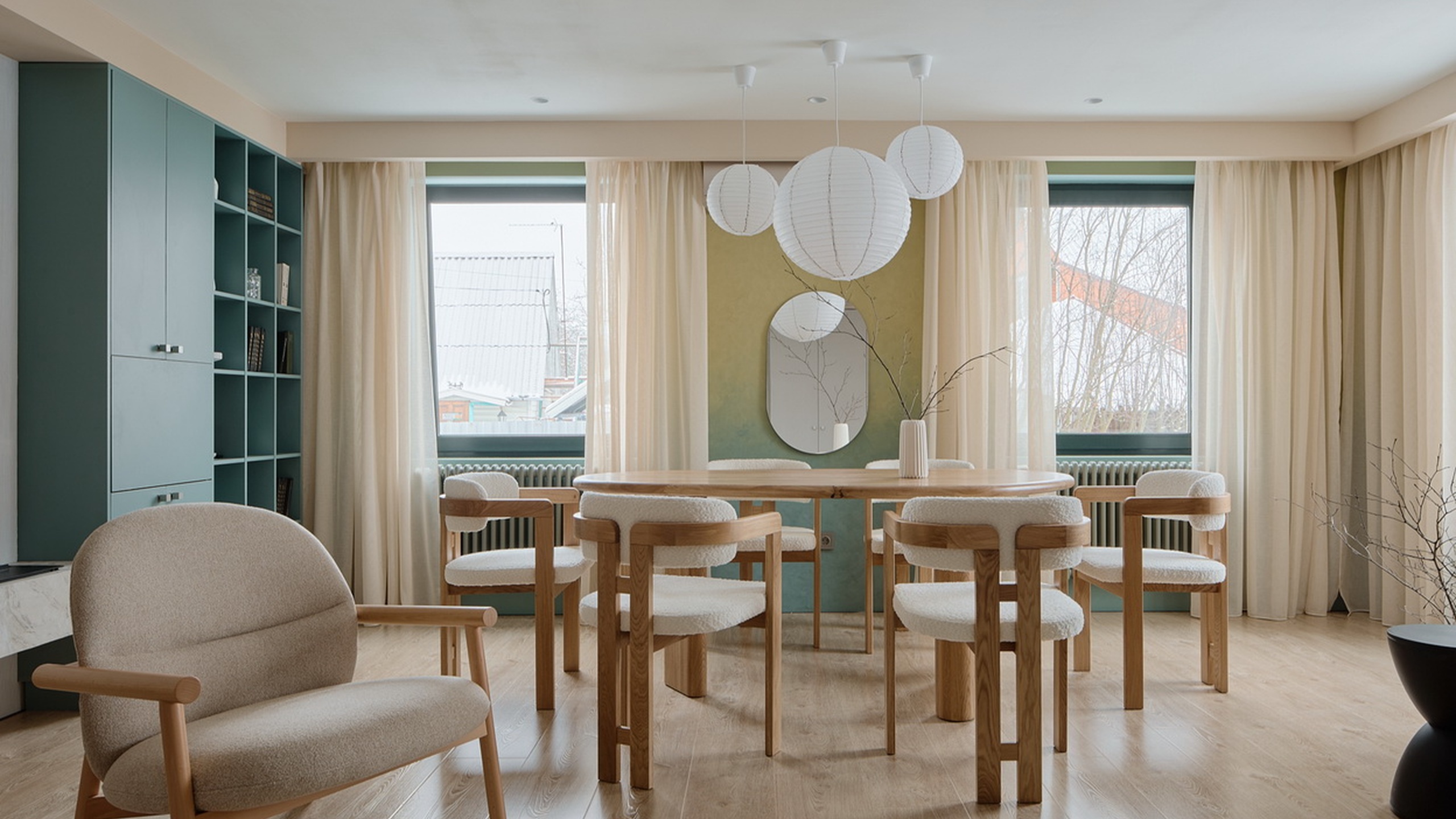 Гостиная с окном в потолке и камином: ТВ-проект